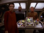 extant_StarTrek_DS9_5x11-TheDarknessAndTheLight_01003.jpg