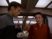 extant_StarTrek_DS9_5x11-TheDarknessAndTheLight_01021.jpg