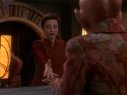 extant_StarTrek_DS9_5x11-TheDarknessAndTheLight_01271.jpg