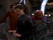 extant_StarTrek_DS9_5x11-TheDarknessAndTheLight_02127.jpg