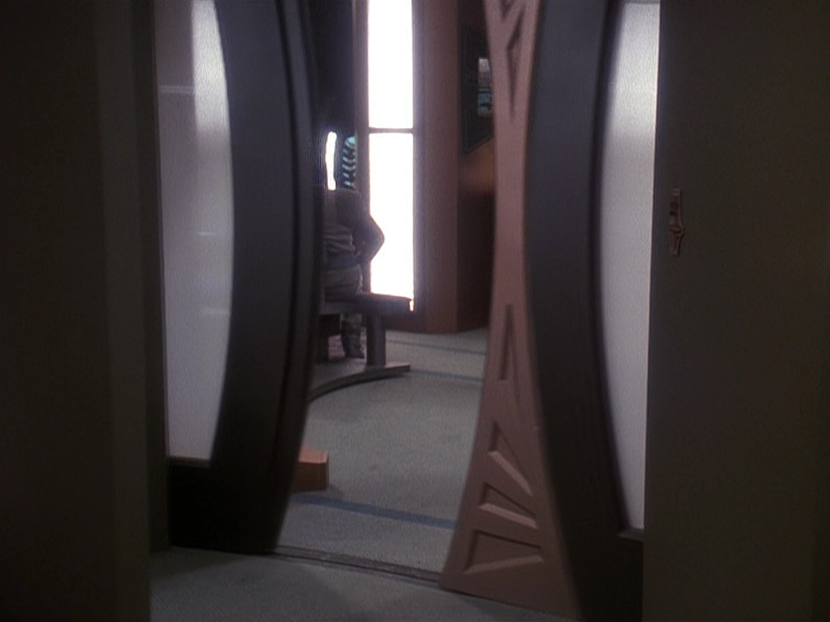 extant_StarTrek_DS9_5x12-TheBegotten_00009.jpg