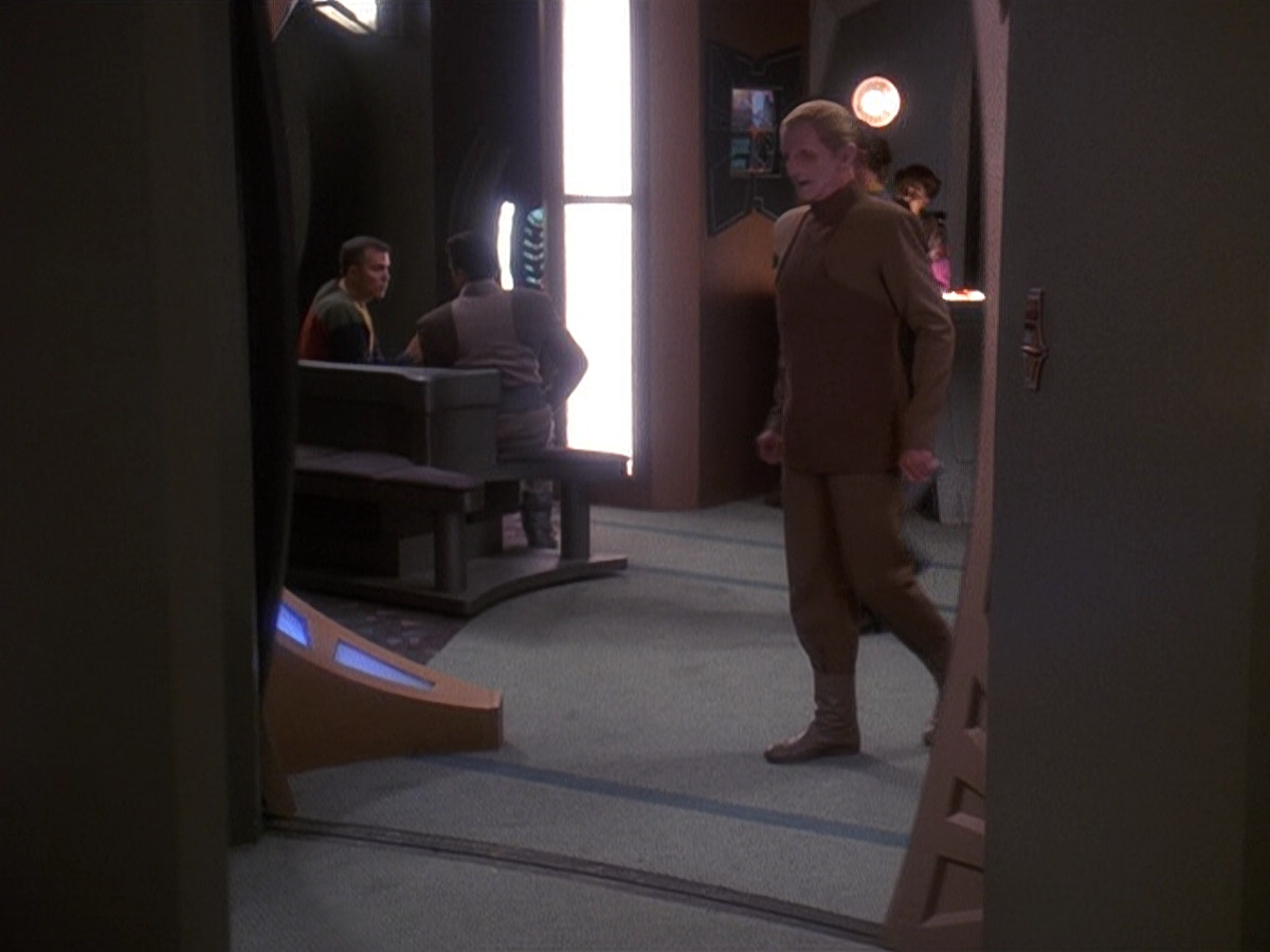 extant_StarTrek_DS9_5x12-TheBegotten_00010.jpg