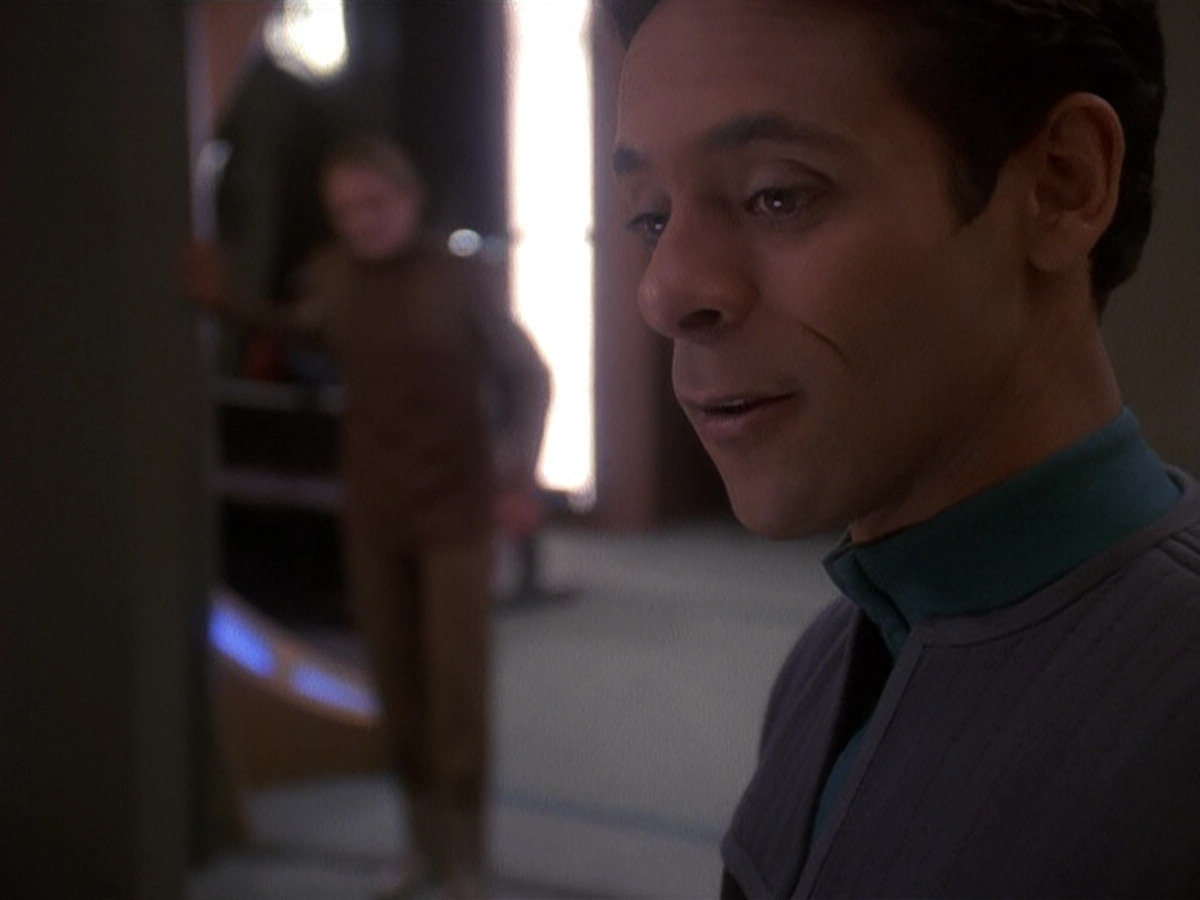extant_StarTrek_DS9_5x12-TheBegotten_00018.jpg