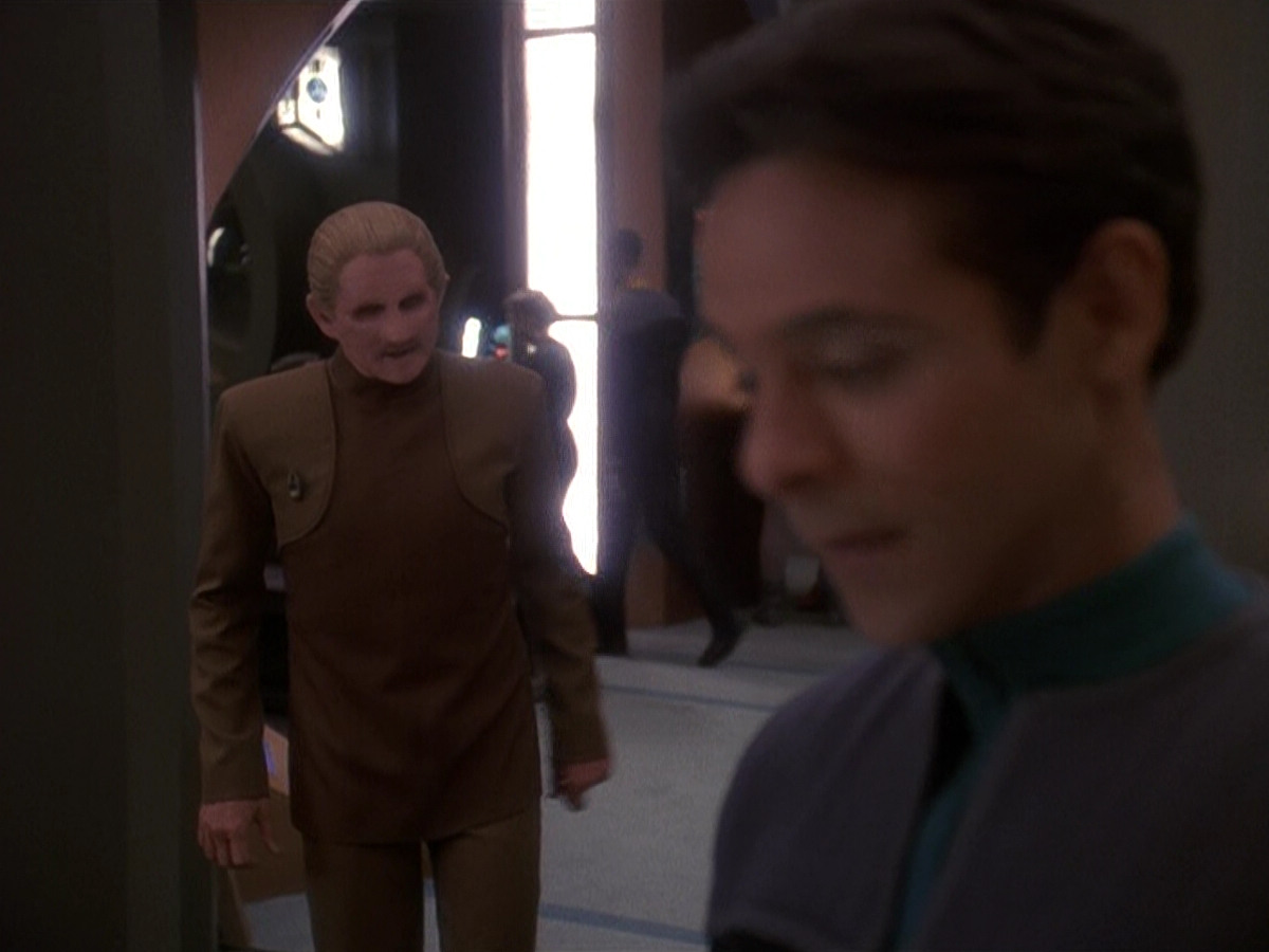 extant_StarTrek_DS9_5x12-TheBegotten_00024.jpg
