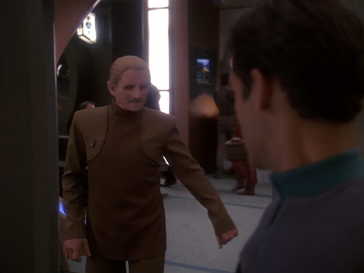 extant_StarTrek_DS9_5x12-TheBegotten_00025.jpg