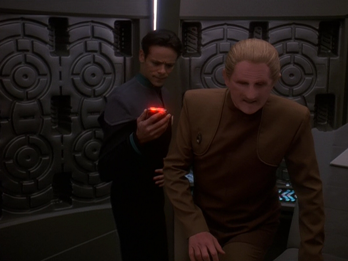 extant_StarTrek_DS9_5x12-TheBegotten_00036.jpg