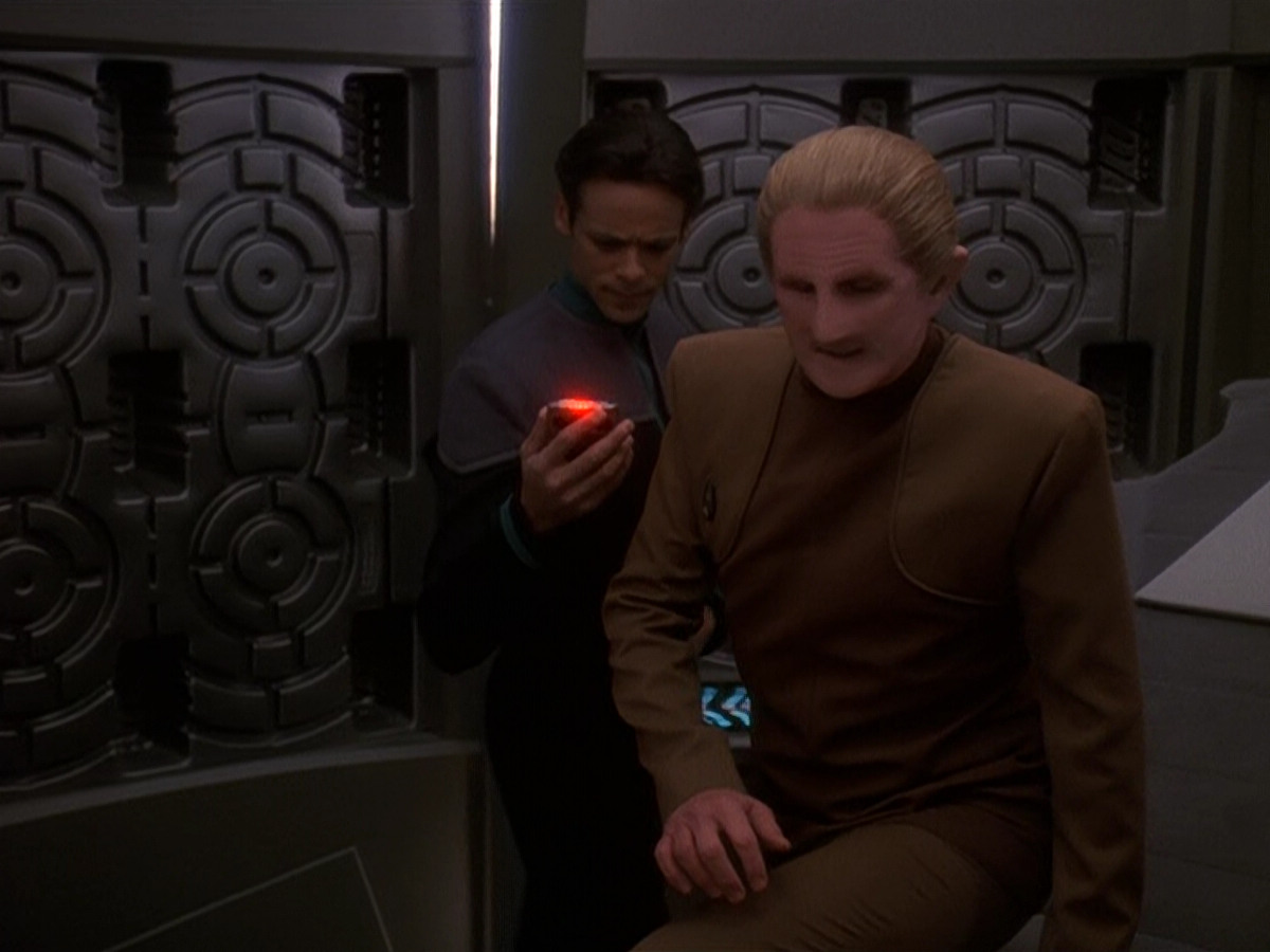 extant_StarTrek_DS9_5x12-TheBegotten_00037.jpg
