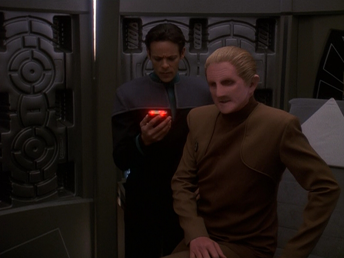 extant_StarTrek_DS9_5x12-TheBegotten_00040.jpg