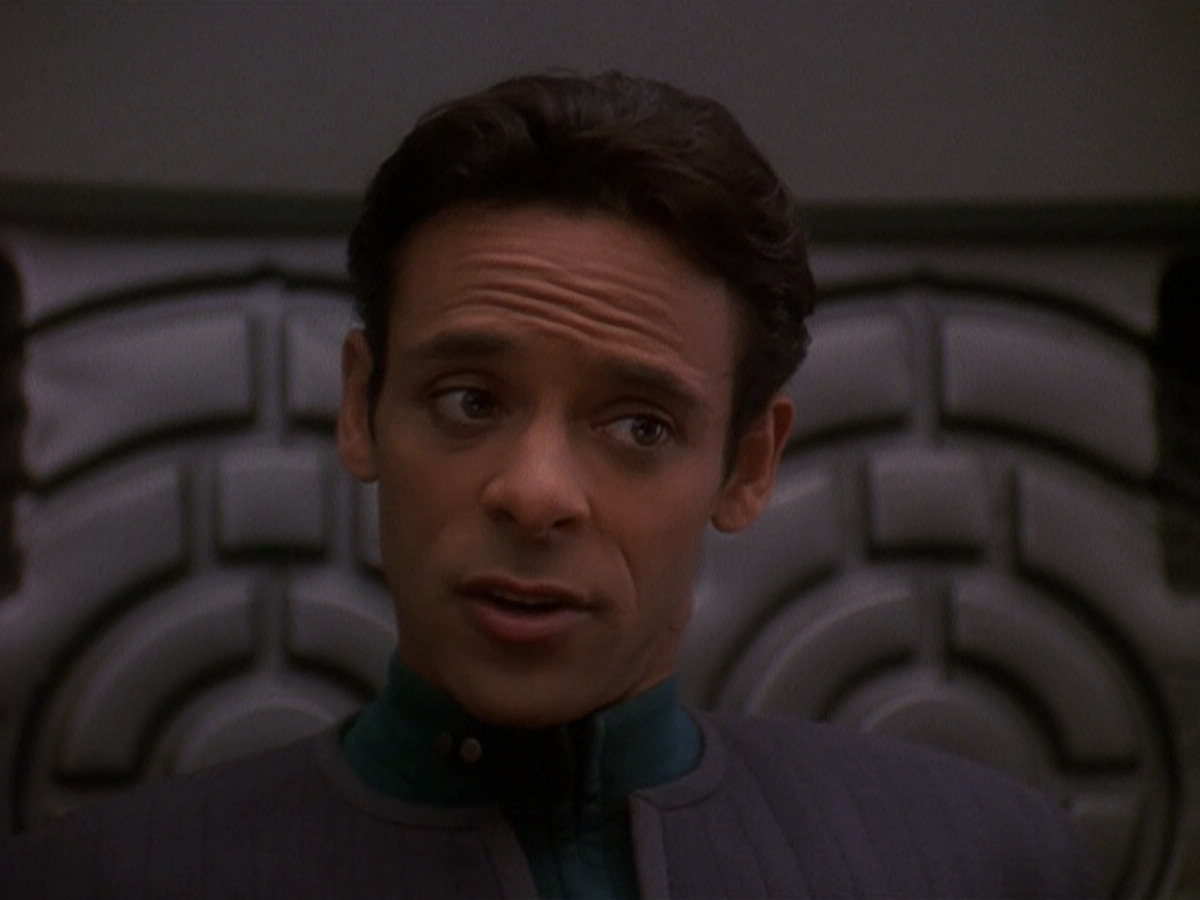 extant_StarTrek_DS9_5x12-TheBegotten_00043.jpg