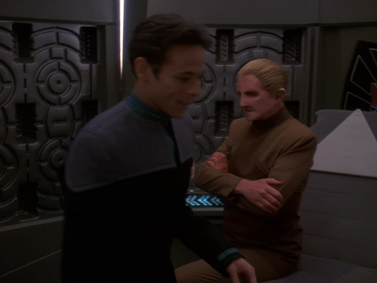 extant_StarTrek_DS9_5x12-TheBegotten_00077.jpg