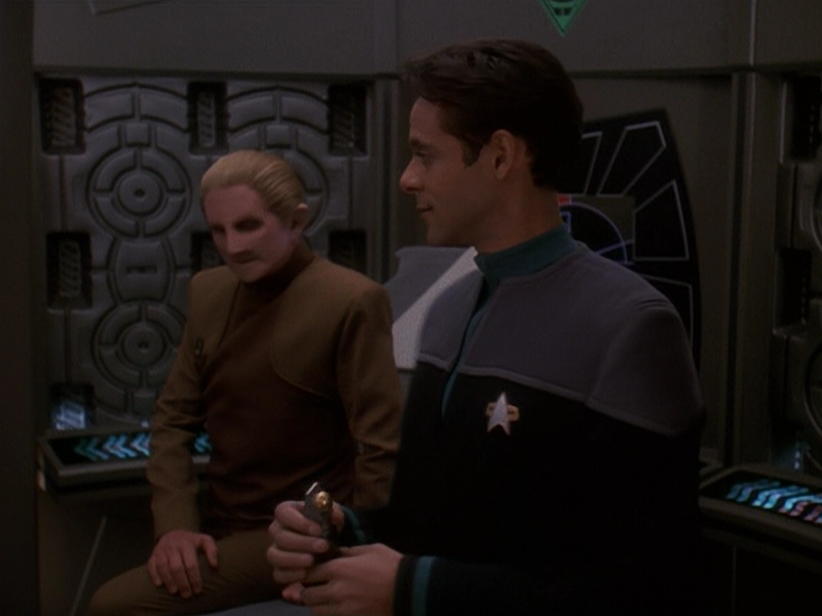 extant_StarTrek_DS9_5x12-TheBegotten_00089.jpg