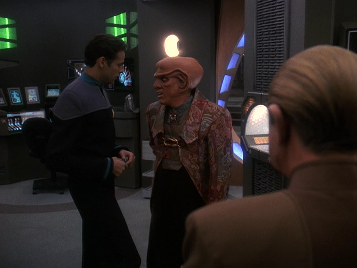 extant_StarTrek_DS9_5x12-TheBegotten_00125.jpg