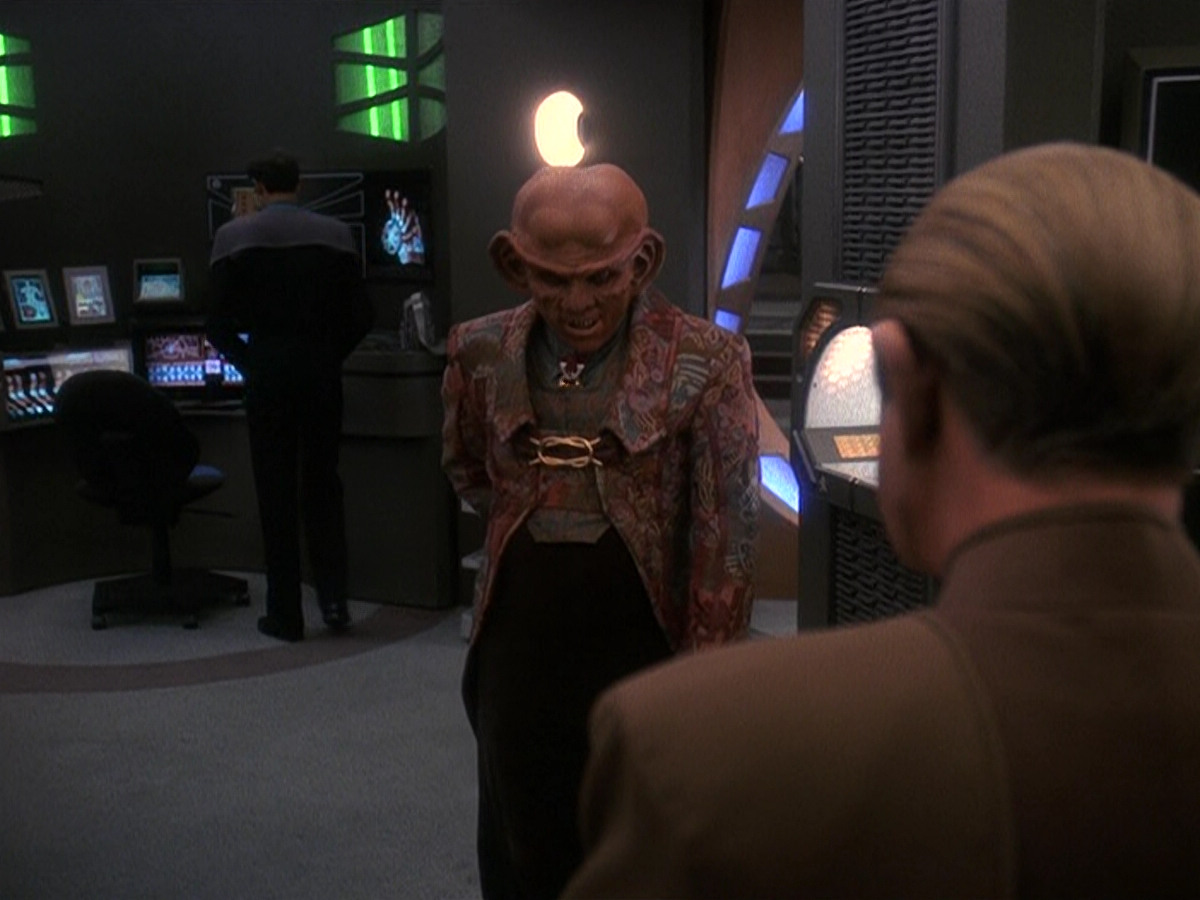 extant_StarTrek_DS9_5x12-TheBegotten_00137.jpg