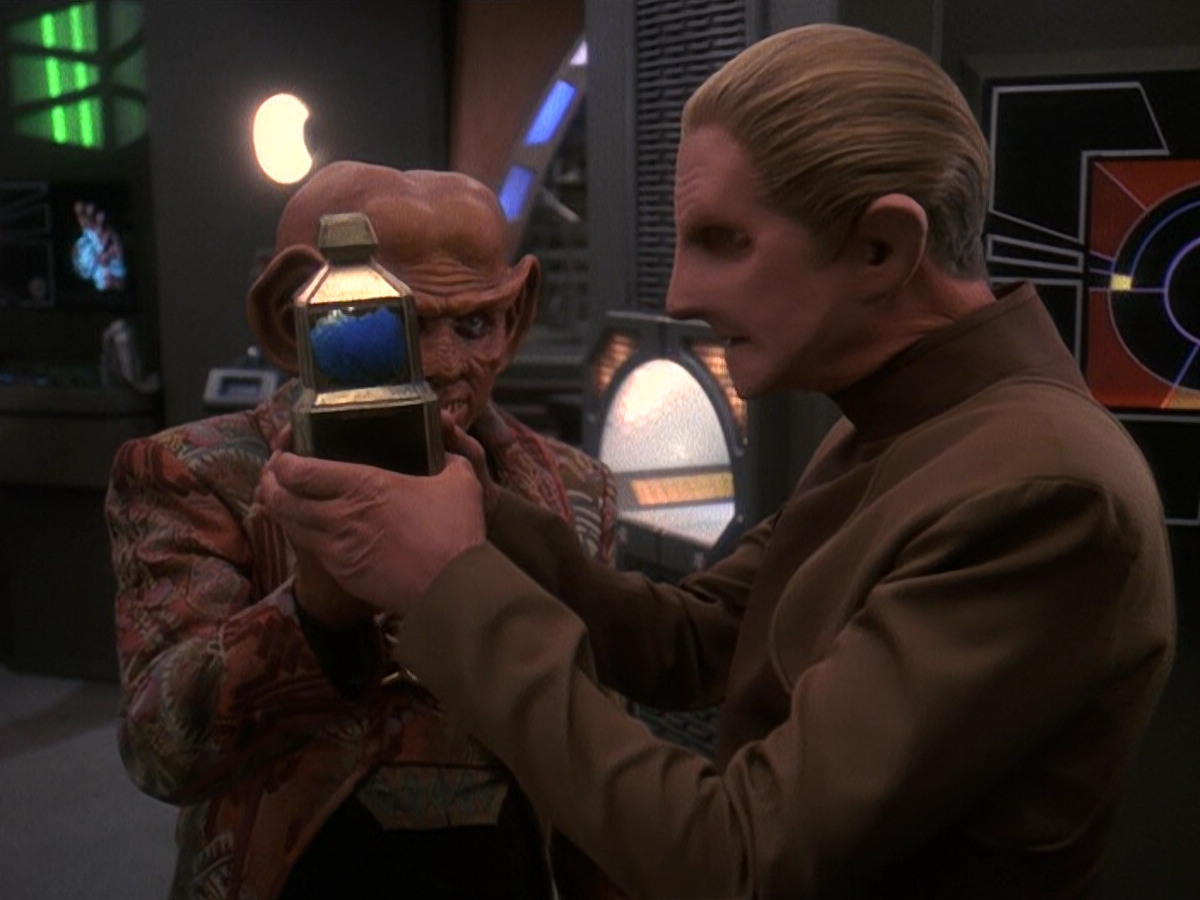 extant_StarTrek_DS9_5x12-TheBegotten_00173.jpg