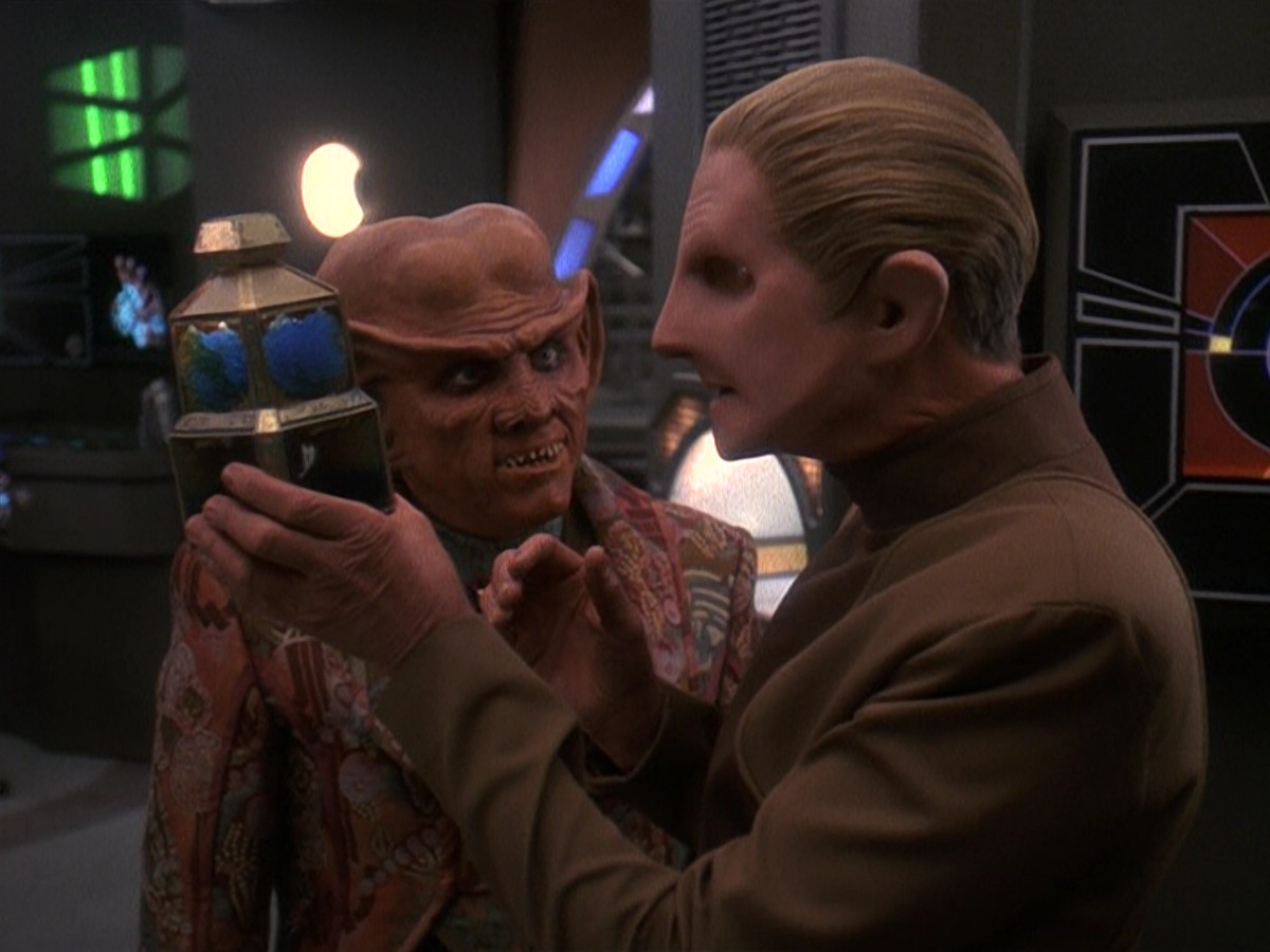 extant_StarTrek_DS9_5x12-TheBegotten_00195.jpg