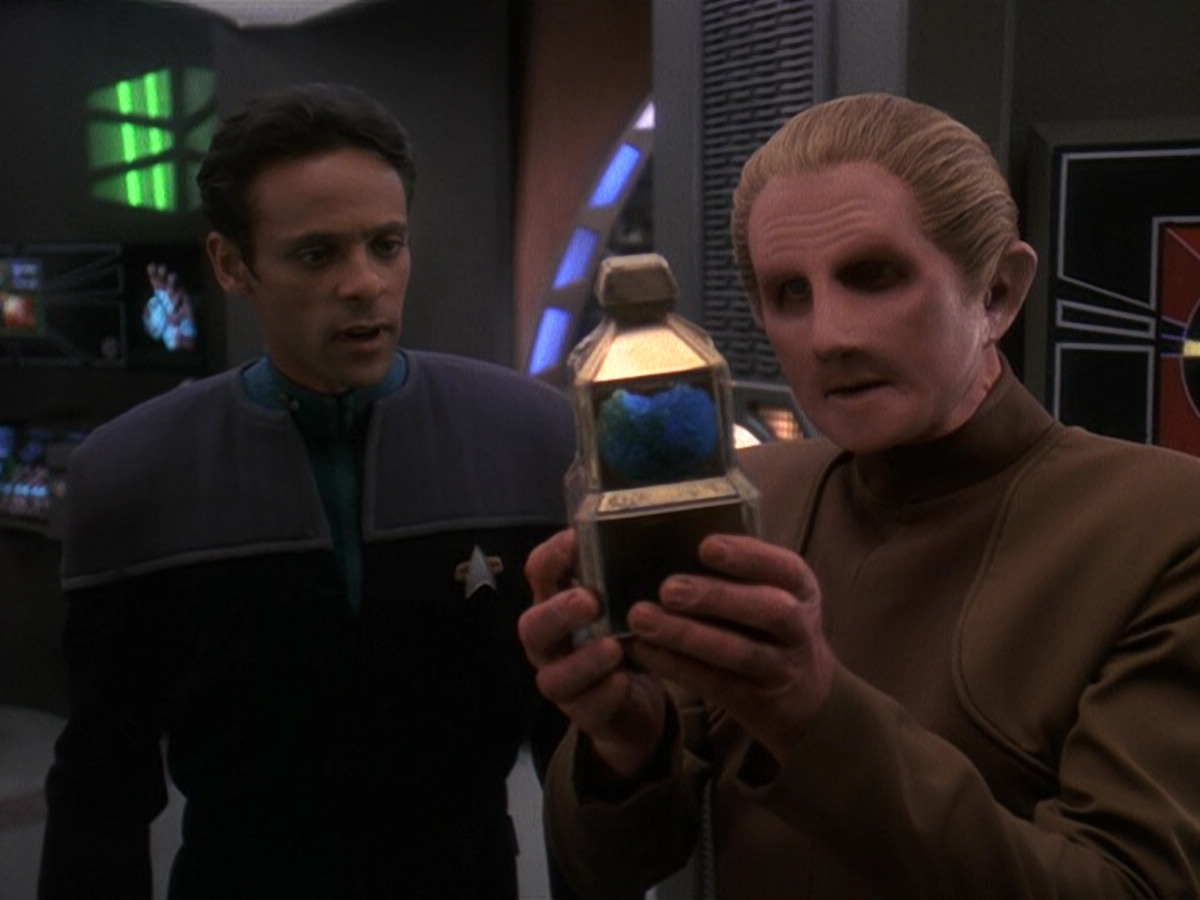 extant_StarTrek_DS9_5x12-TheBegotten_00220.jpg