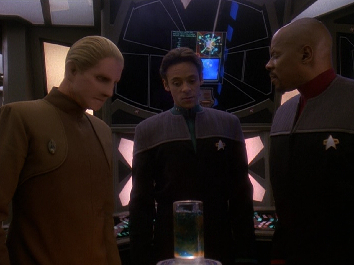 extant_StarTrek_DS9_5x12-TheBegotten_00448.jpg