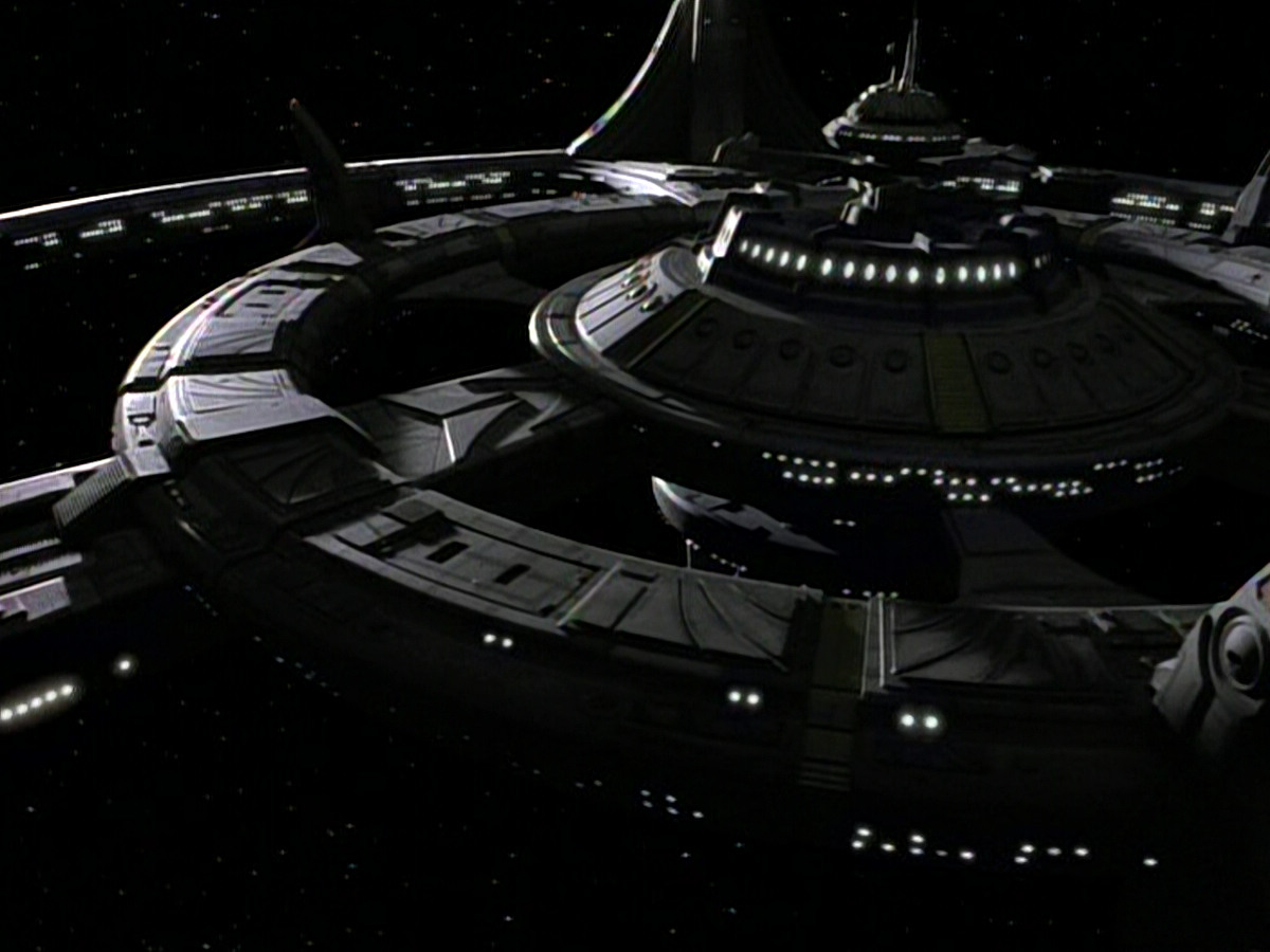 extant_StarTrek_DS9_5x12-TheBegotten_00586.jpg