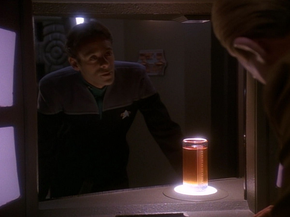 extant_StarTrek_DS9_5x12-TheBegotten_00604.jpg