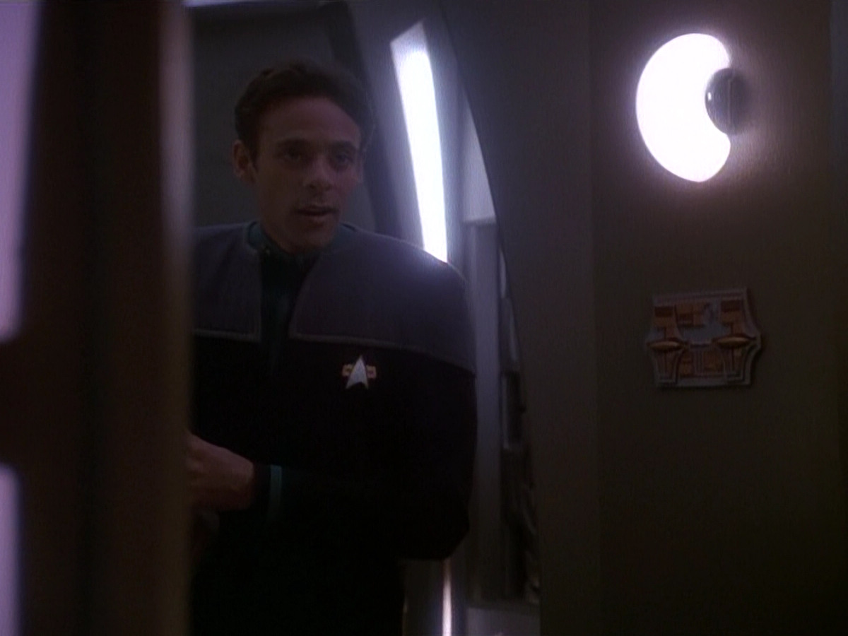 extant_StarTrek_DS9_5x12-TheBegotten_00637.jpg