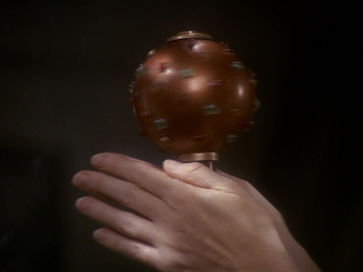 extant_StarTrek_DS9_5x12-TheBegotten_00782.jpg