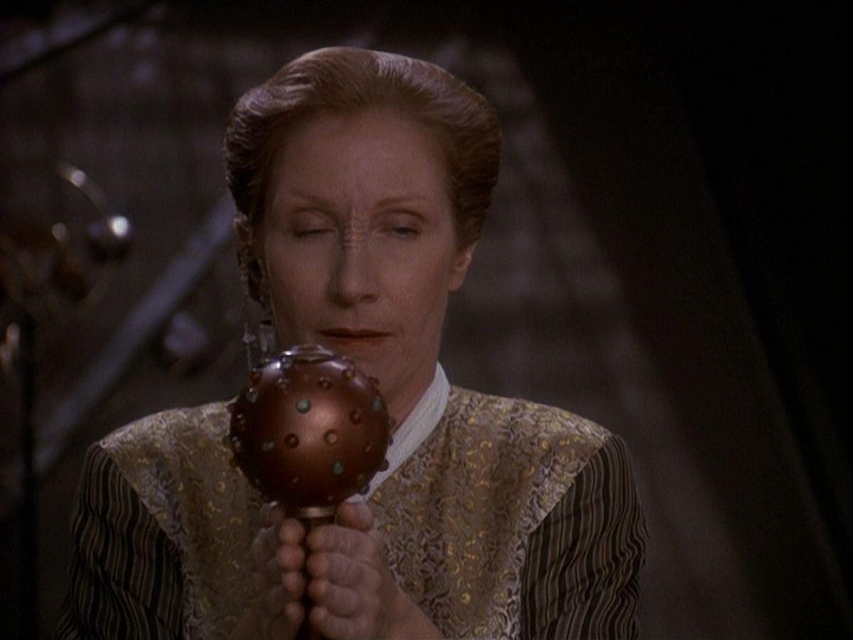 extant_StarTrek_DS9_5x12-TheBegotten_00823.jpg
