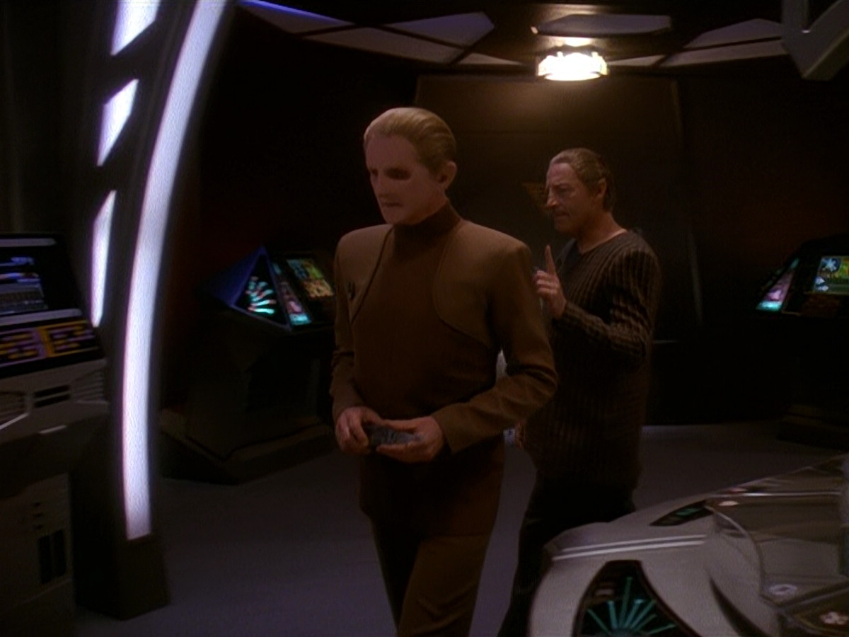 extant_StarTrek_DS9_5x12-TheBegotten_01287.jpg