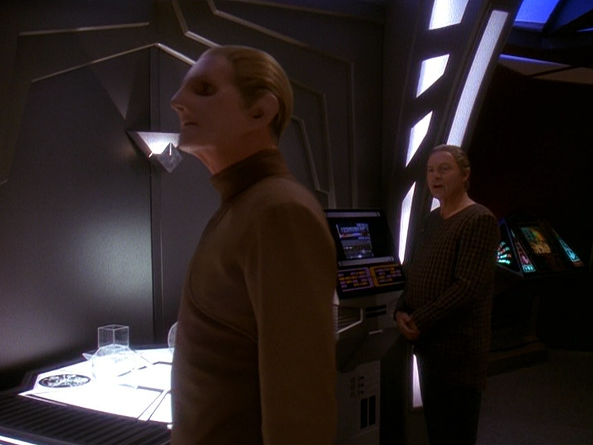 extant_StarTrek_DS9_5x12-TheBegotten_01295.jpg