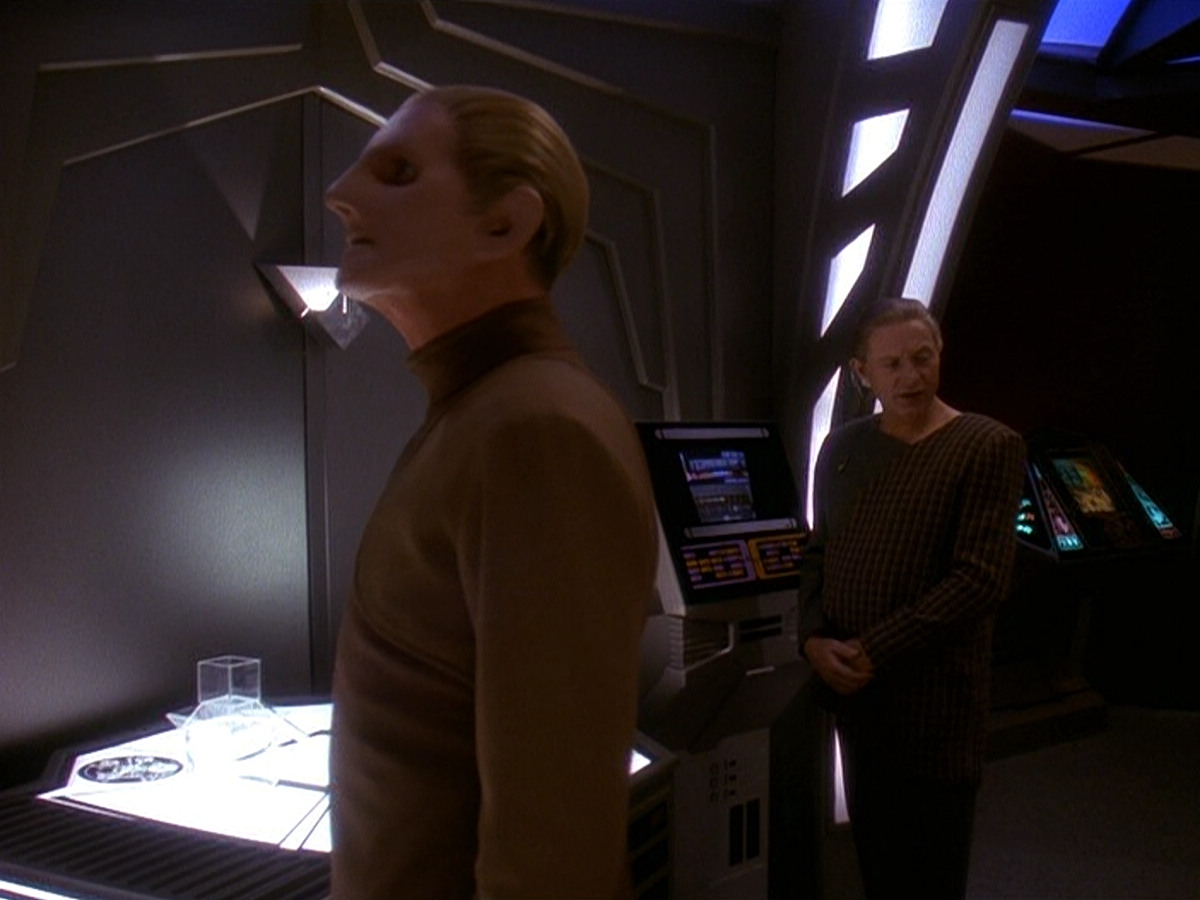 extant_StarTrek_DS9_5x12-TheBegotten_01296.jpg