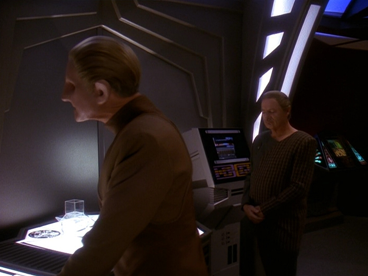 extant_StarTrek_DS9_5x12-TheBegotten_01308.jpg