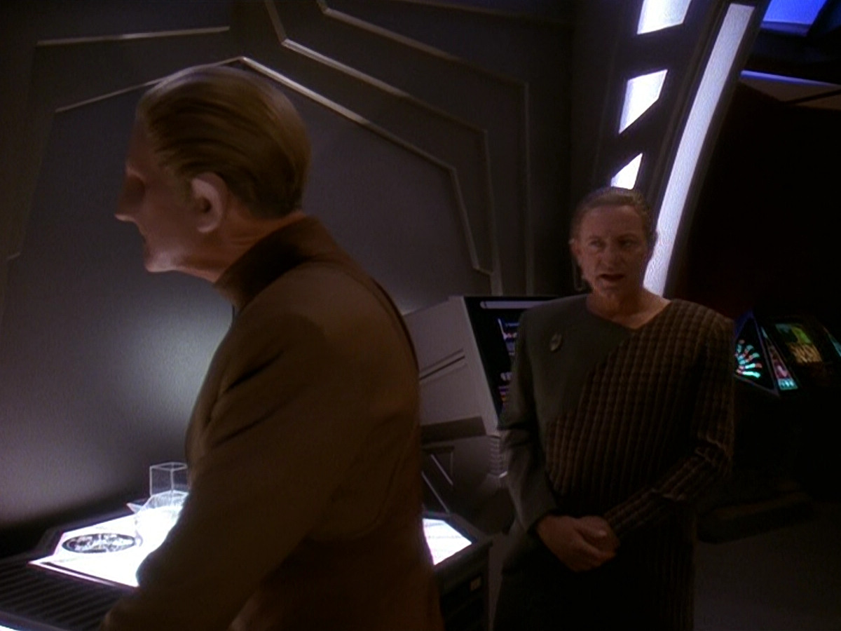 extant_StarTrek_DS9_5x12-TheBegotten_01309.jpg