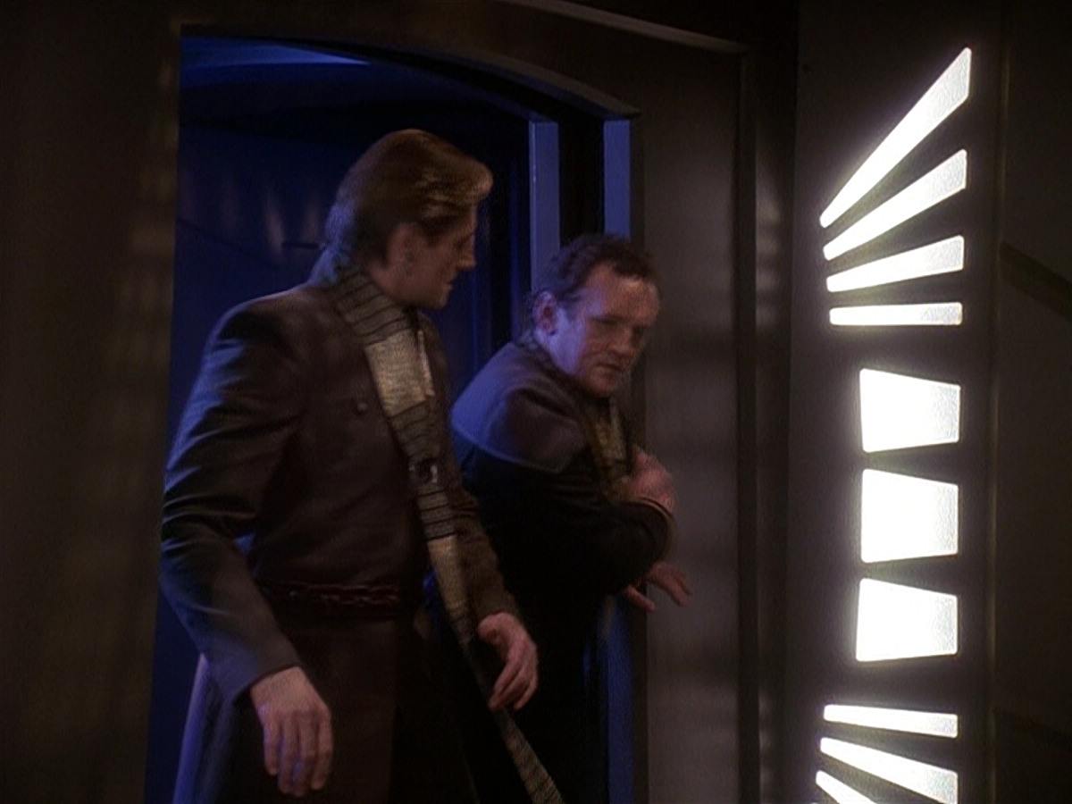 extant_StarTrek_DS9_5x12-TheBegotten_03303.jpg