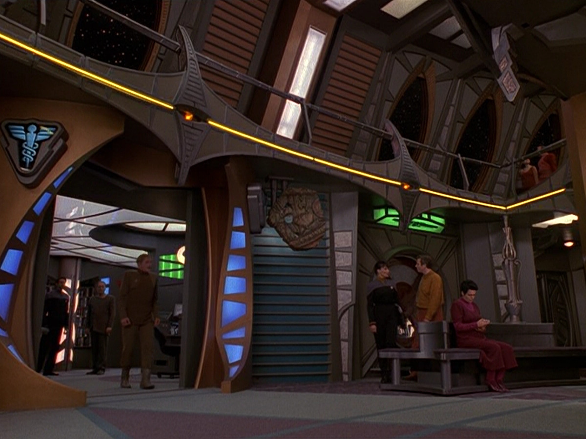 extant_StarTrek_DS9_5x12-TheBegotten_03487.jpg