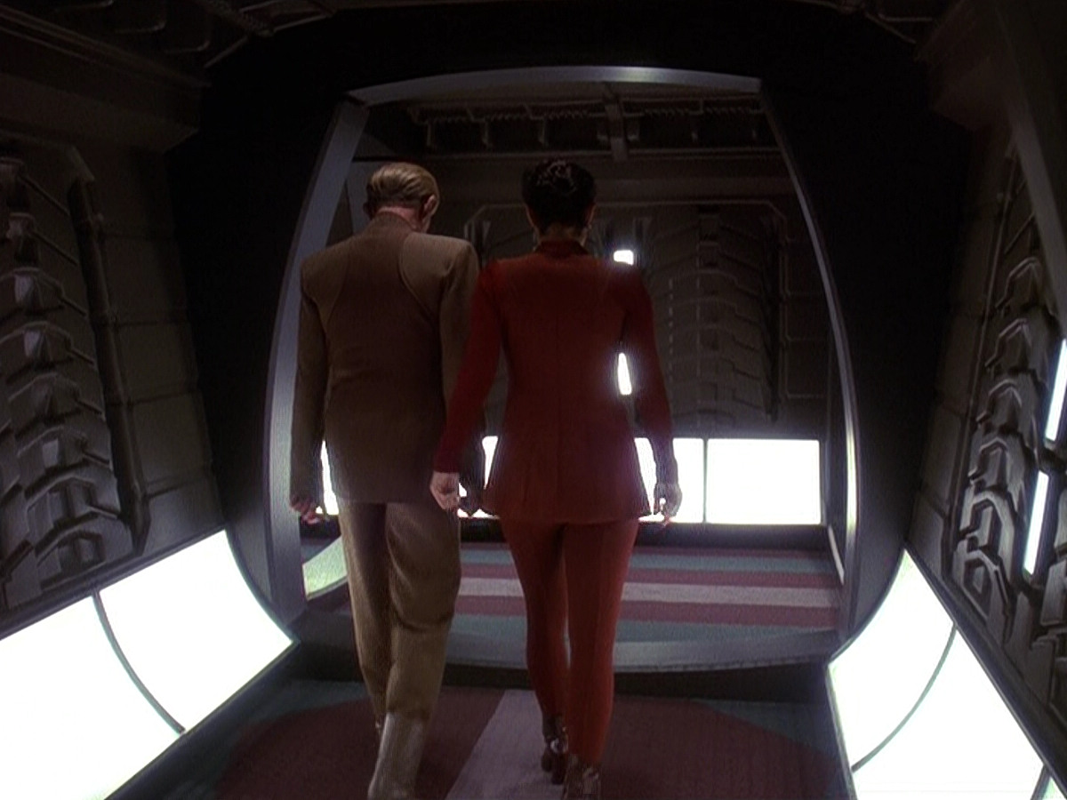 extant_StarTrek_DS9_5x12-TheBegotten_03765.jpg