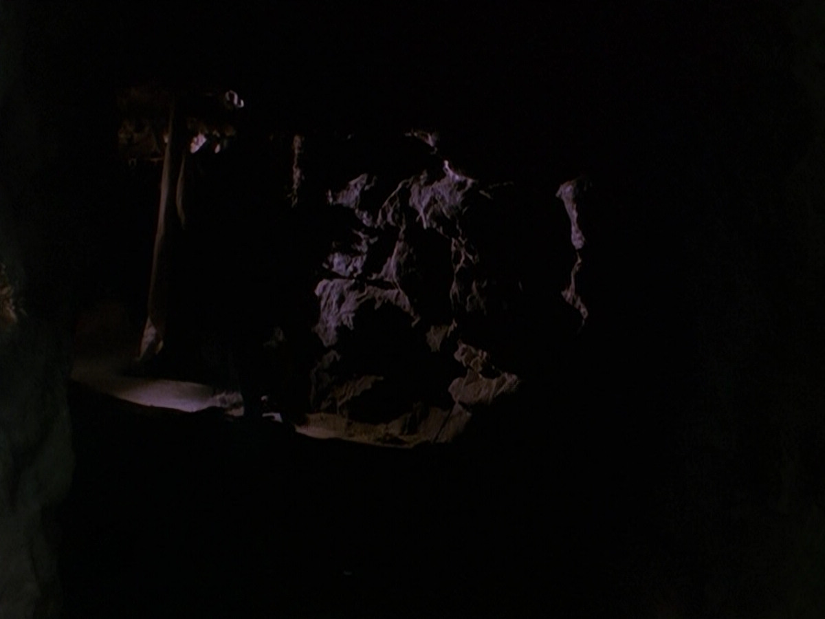 extant_StarTrek_DS9_5x13-ForTheUniform_00005.jpg