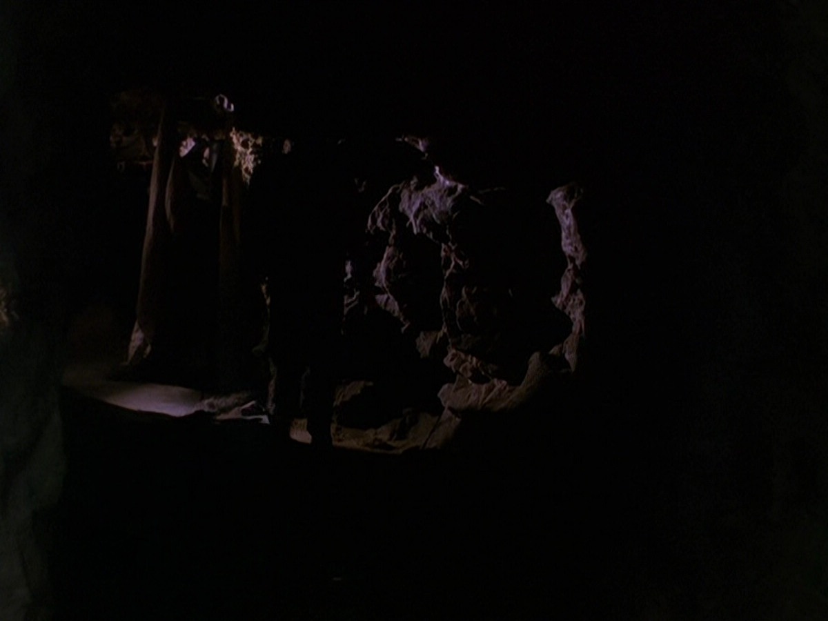 extant_StarTrek_DS9_5x13-ForTheUniform_00006.jpg