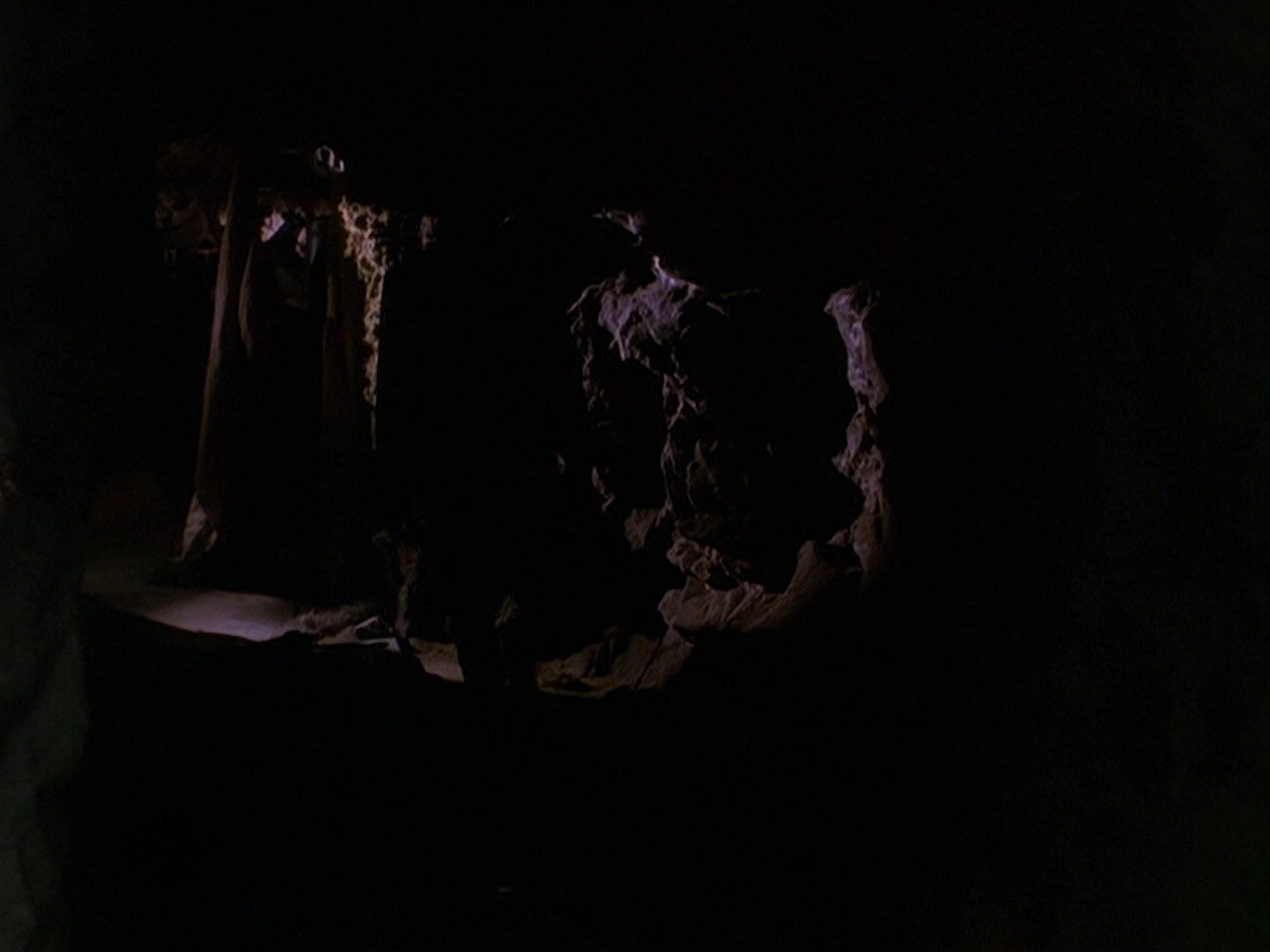 extant_StarTrek_DS9_5x13-ForTheUniform_00007.jpg
