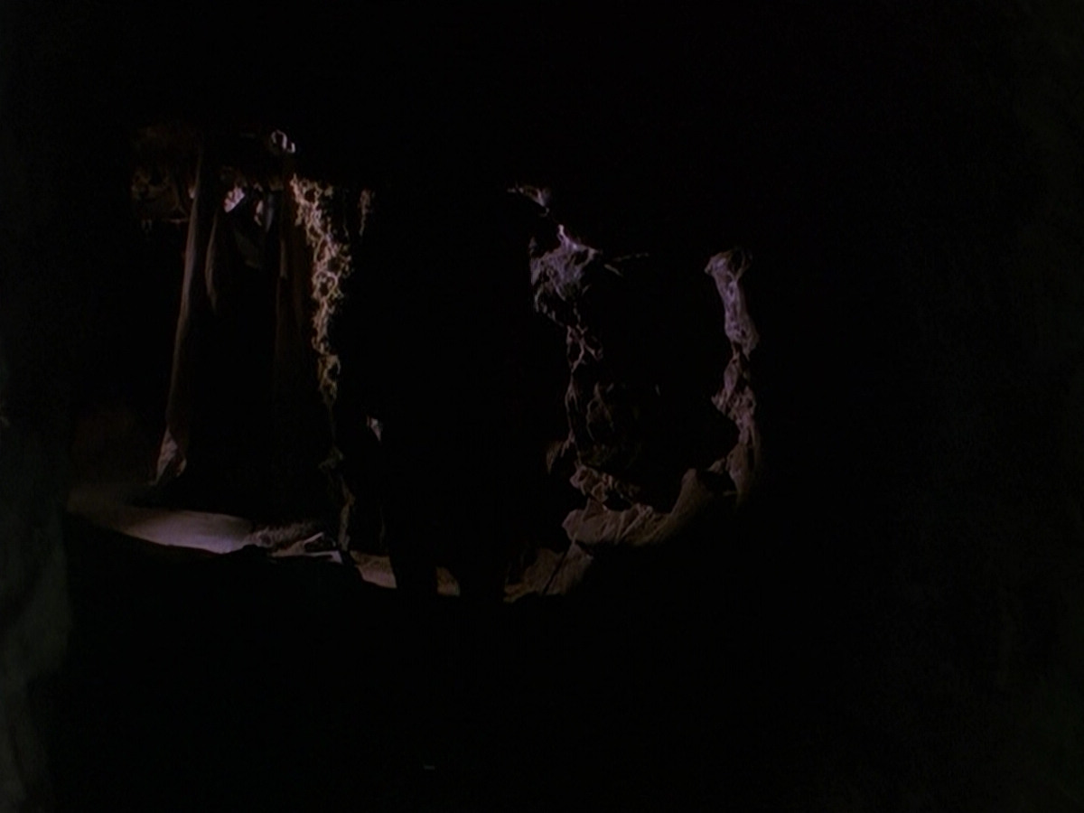extant_StarTrek_DS9_5x13-ForTheUniform_00008.jpg