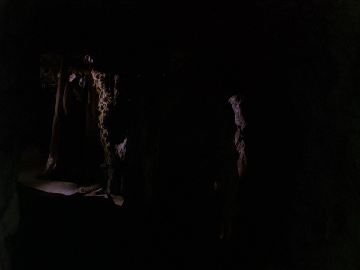 extant_StarTrek_DS9_5x13-ForTheUniform_00011.jpg