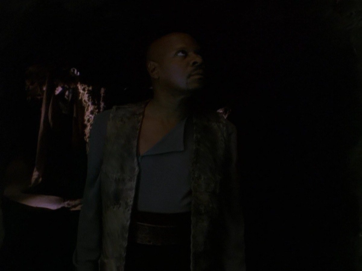 extant_StarTrek_DS9_5x13-ForTheUniform_00013.jpg