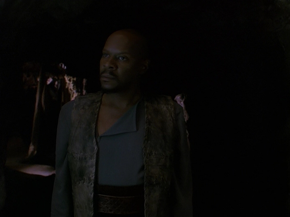 extant_StarTrek_DS9_5x13-ForTheUniform_00016.jpg