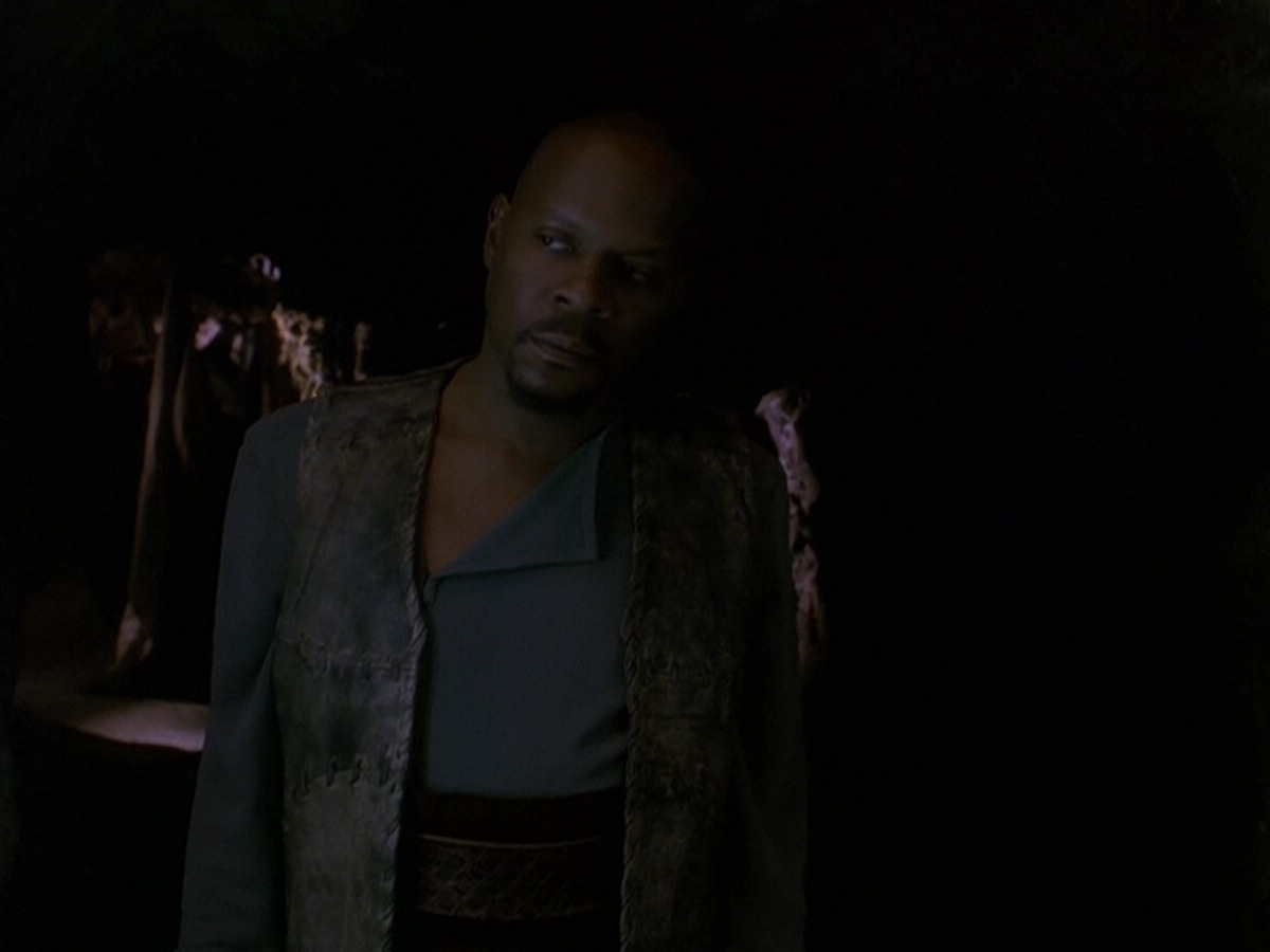 extant_StarTrek_DS9_5x13-ForTheUniform_00017.jpg