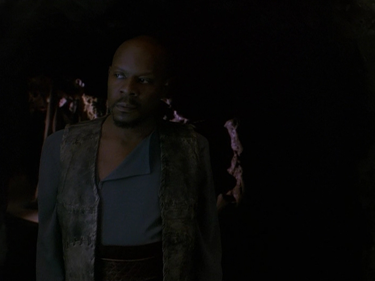 extant_StarTrek_DS9_5x13-ForTheUniform_00018.jpg