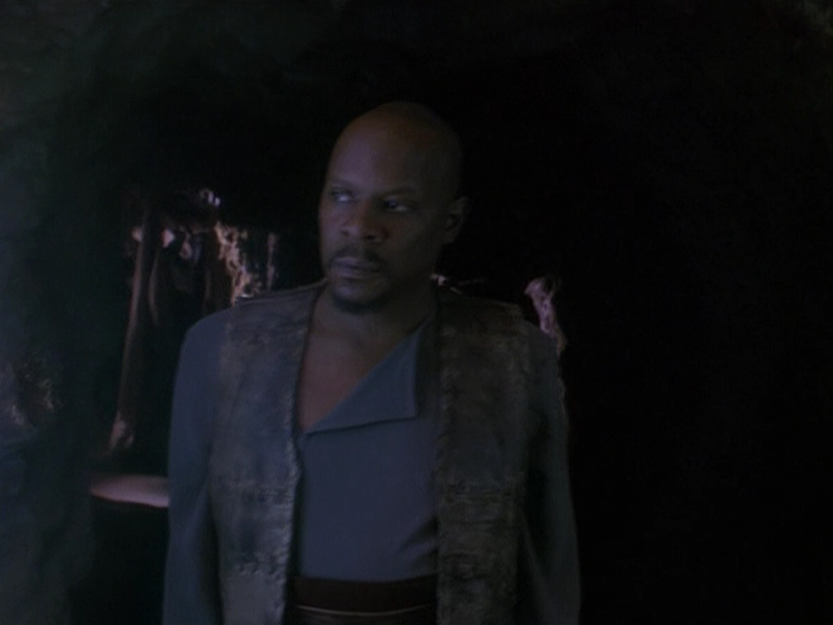 extant_StarTrek_DS9_5x13-ForTheUniform_00019.jpg