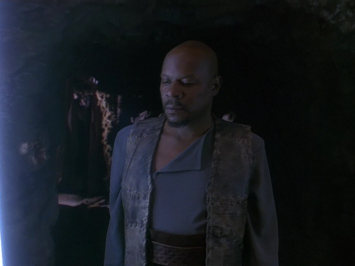 extant_StarTrek_DS9_5x13-ForTheUniform_00020.jpg