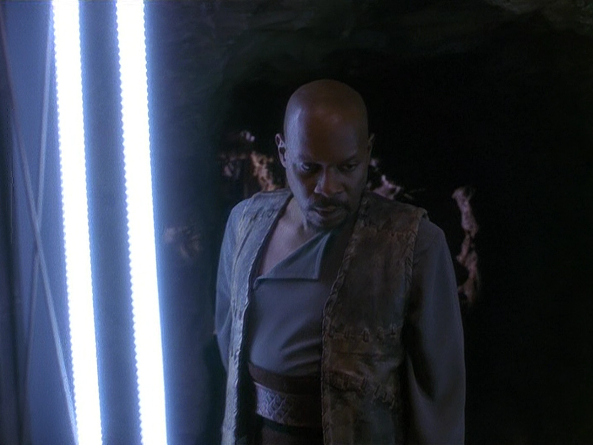 extant_StarTrek_DS9_5x13-ForTheUniform_00021.jpg