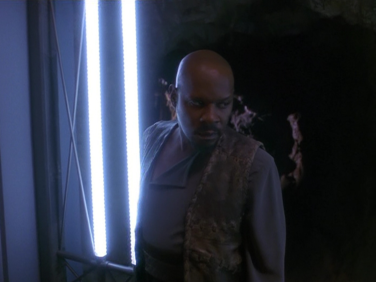 extant_StarTrek_DS9_5x13-ForTheUniform_00022.jpg