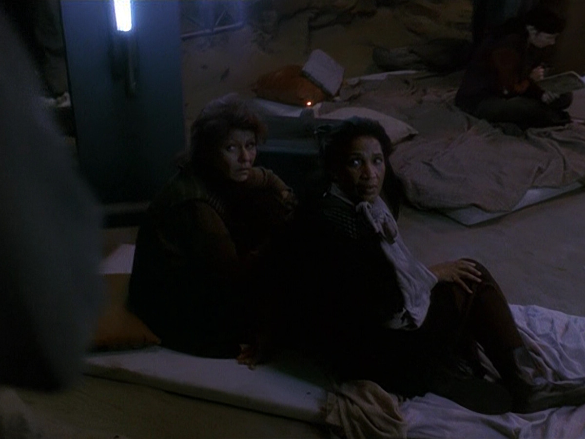 extant_StarTrek_DS9_5x13-ForTheUniform_00025.jpg