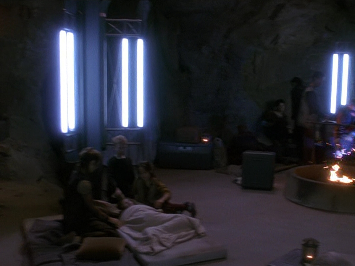 extant_StarTrek_DS9_5x13-ForTheUniform_00031.jpg