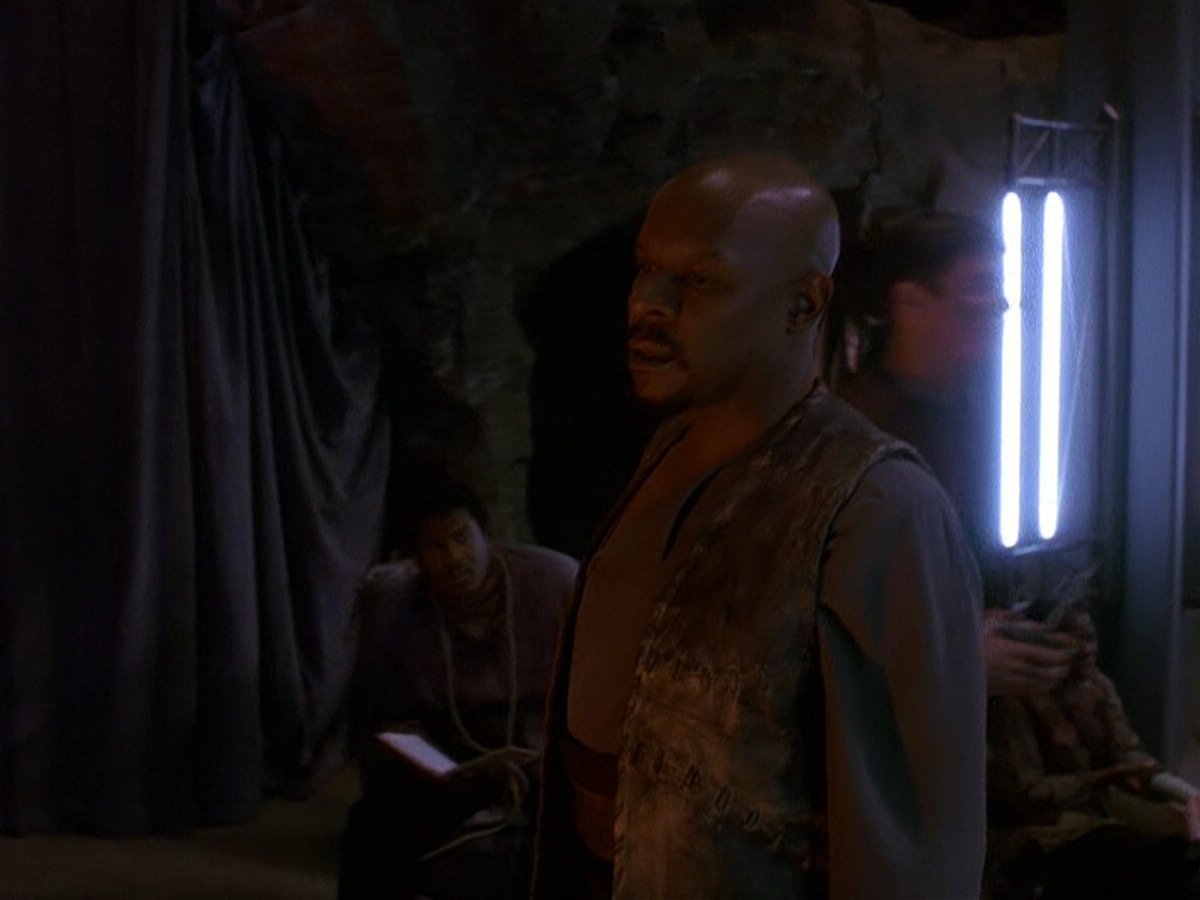 extant_StarTrek_DS9_5x13-ForTheUniform_00040.jpg
